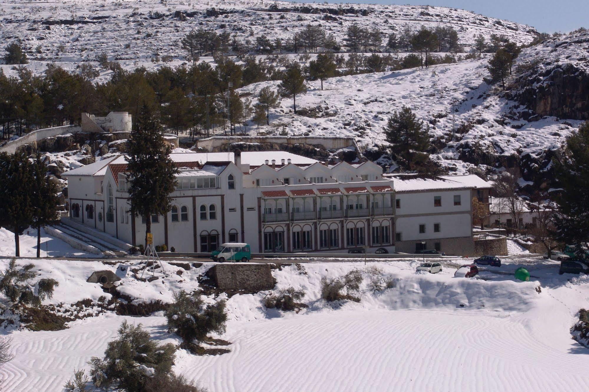 Balneario De Alicun De Las Torres Villanueva de las Torres Zewnętrze zdjęcie